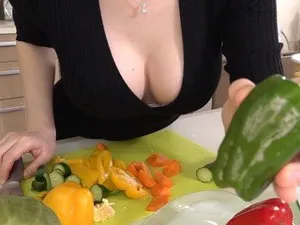 "đi ngoài" bên cạnh em gái đang mãi mê chơi game thực tế ảo